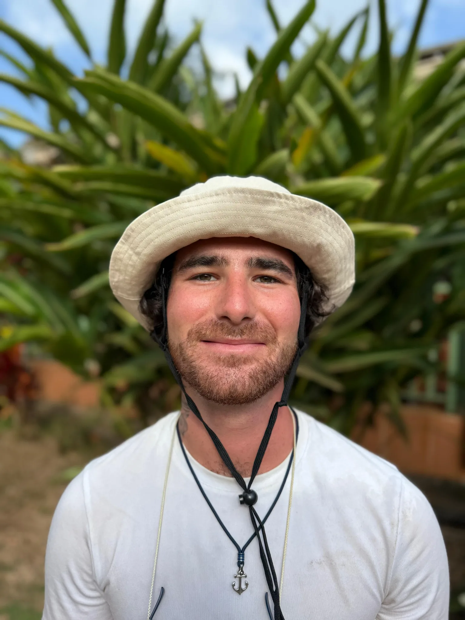 Julian, Pilote de Bateau - Captain